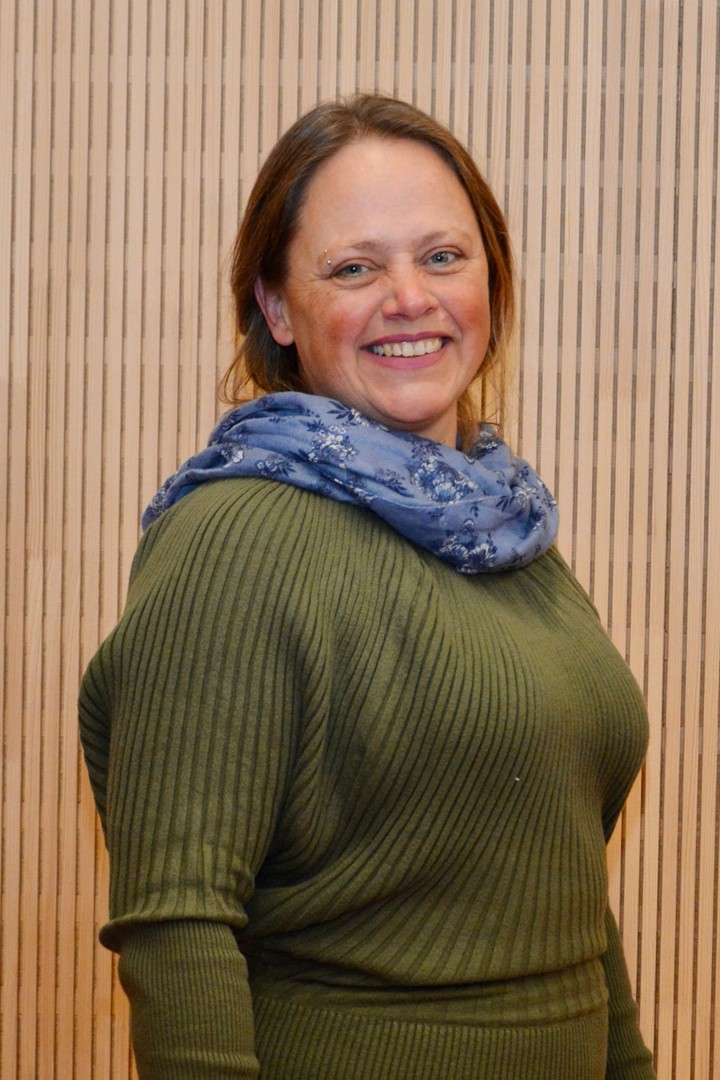 2026 Yvonne 200x300